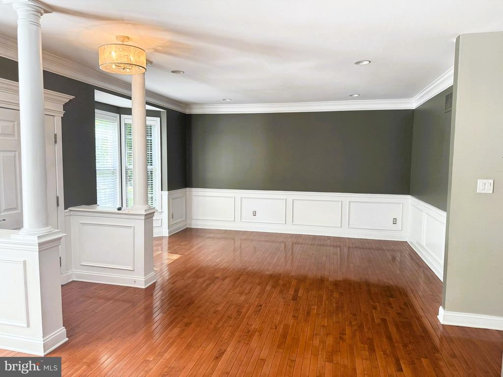 82 BRECKNOCK COURT