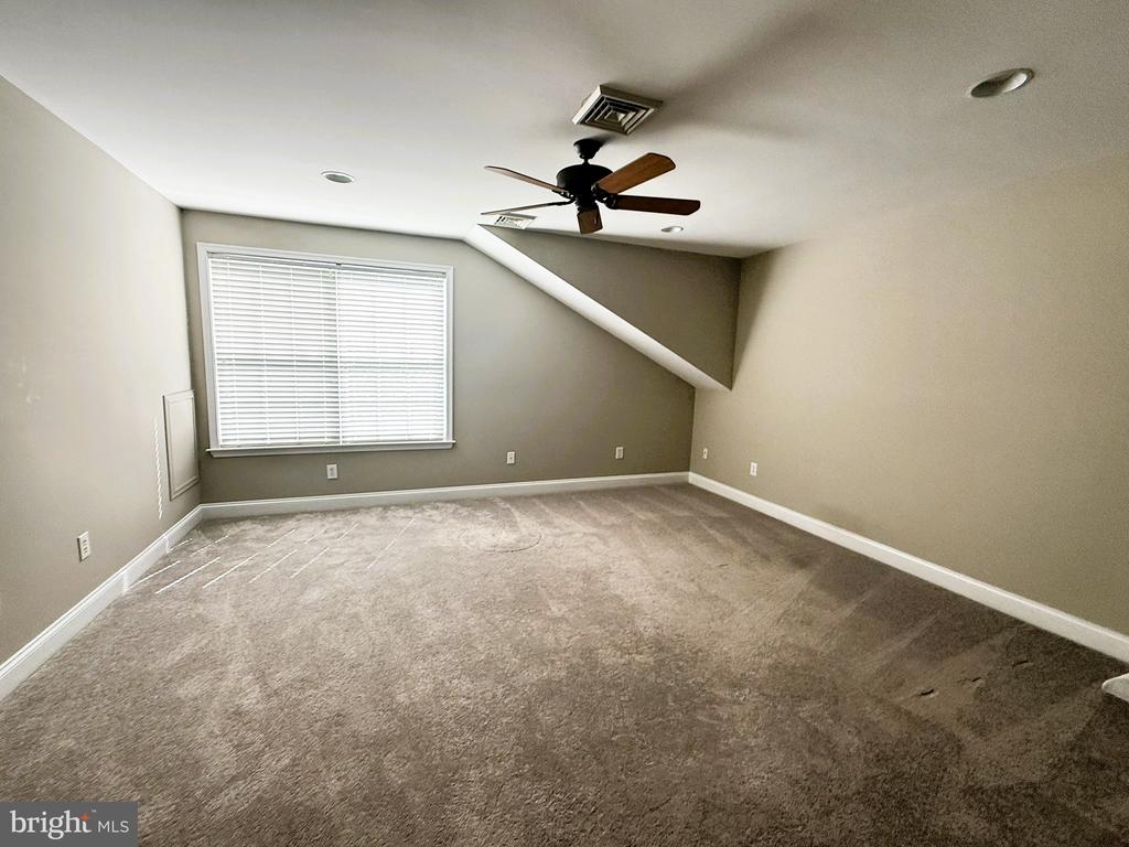 82 BRECKNOCK COURT