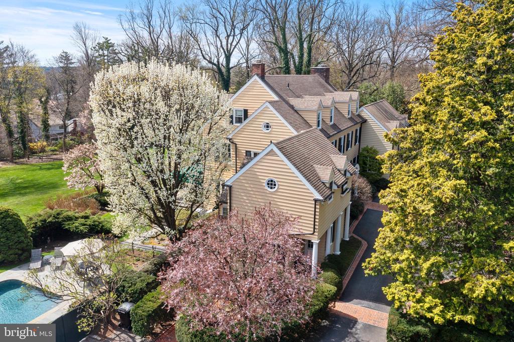 35 DEEPDALE ROAD