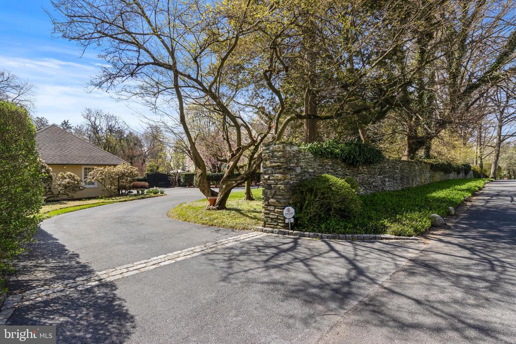 35 DEEPDALE ROAD