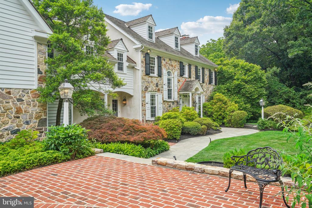 2042 GENERAL ALEXANDER DRIVE