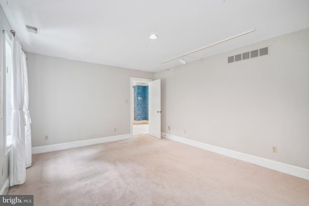 2042 GENERAL ALEXANDER DRIVE