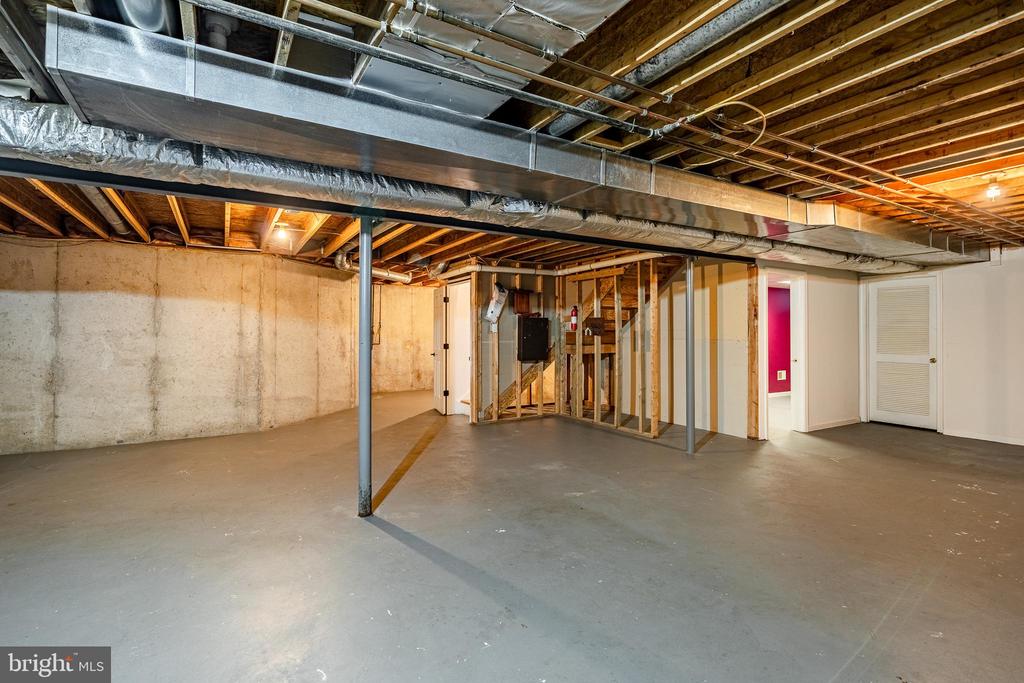 1201 BELLOWS COURT