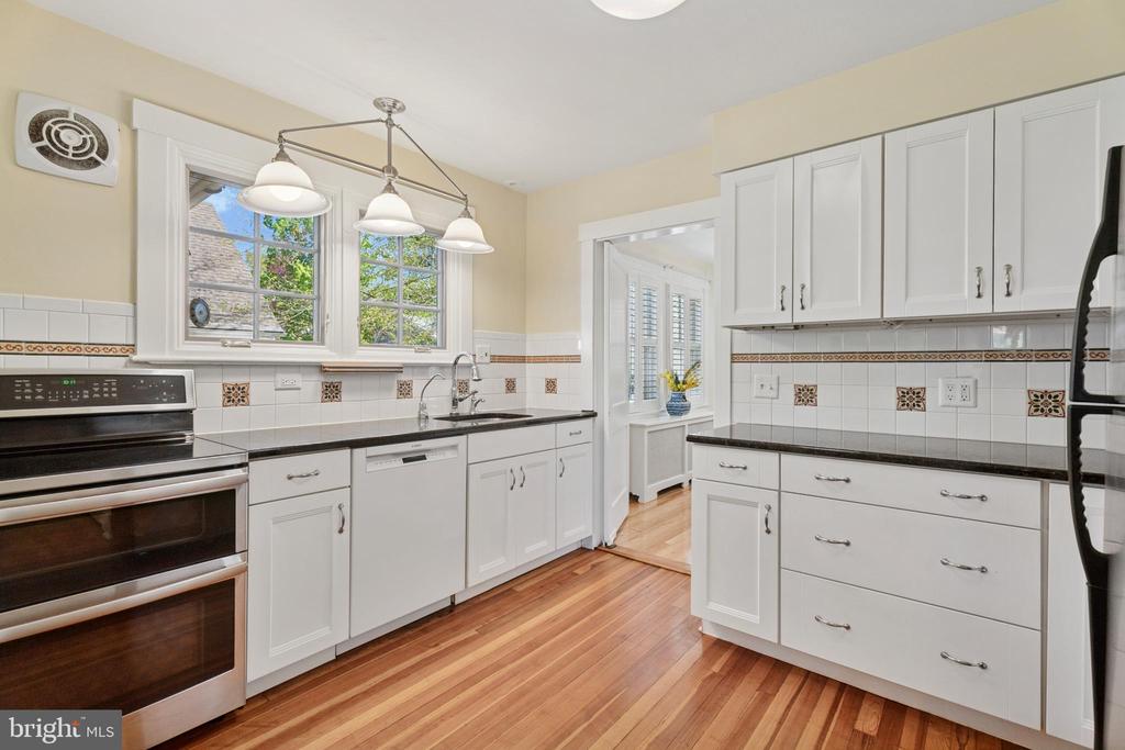 12 E CENTRAL AVENUE