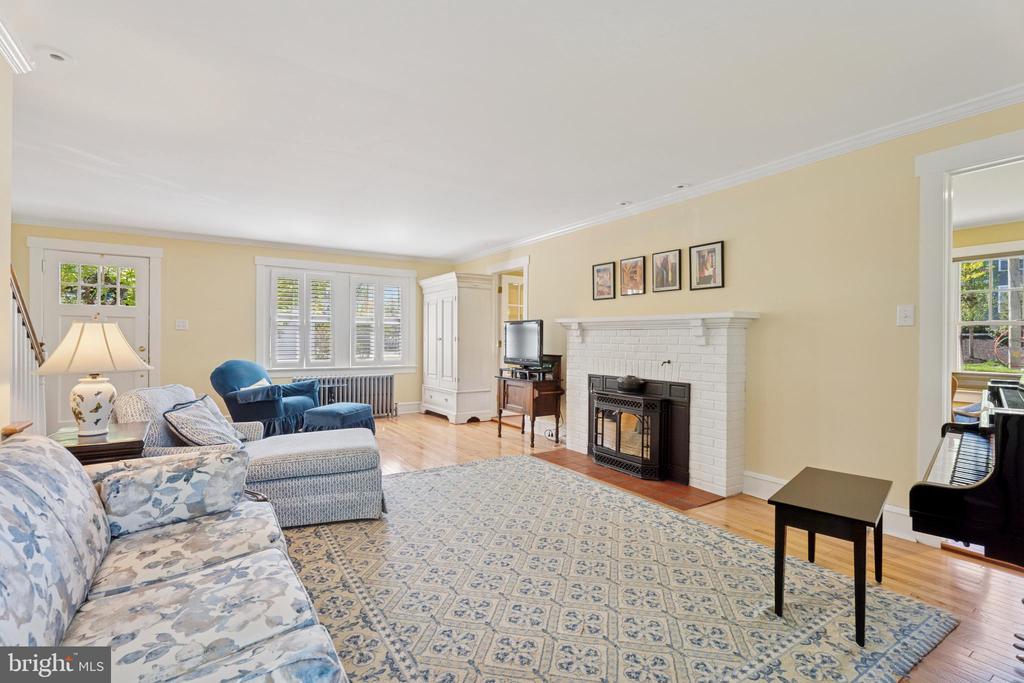 12 E CENTRAL AVENUE