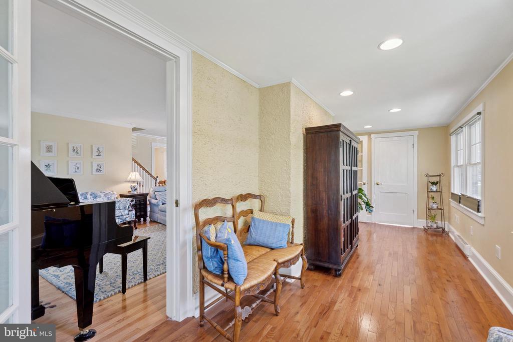 12 E CENTRAL AVENUE