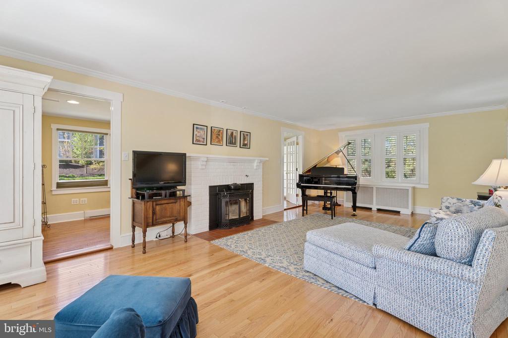 12 E CENTRAL AVENUE