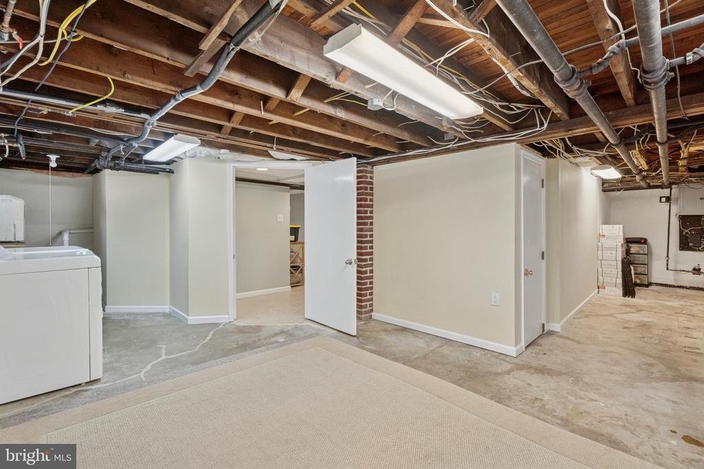 12 E CENTRAL AVENUE