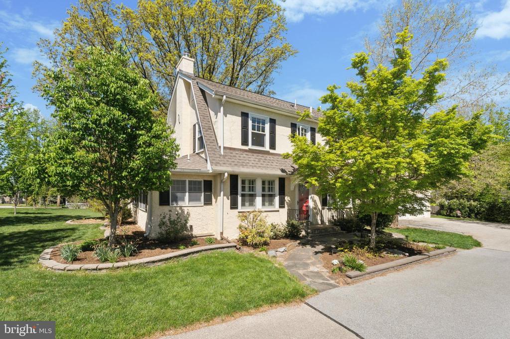 12 E CENTRAL AVENUE