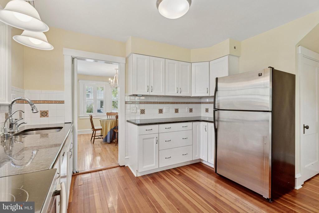 12 E CENTRAL AVENUE