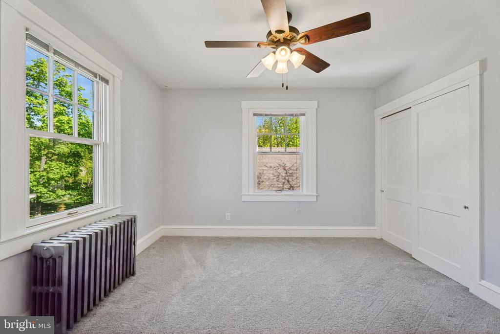 12 E CENTRAL AVENUE