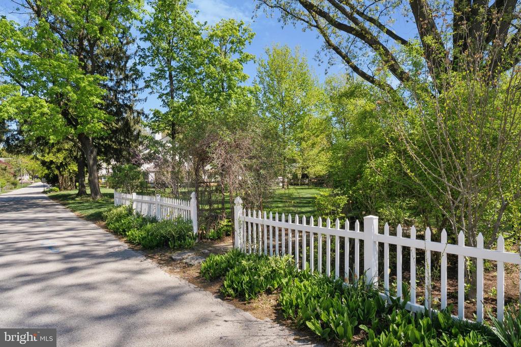 12 E CENTRAL AVENUE