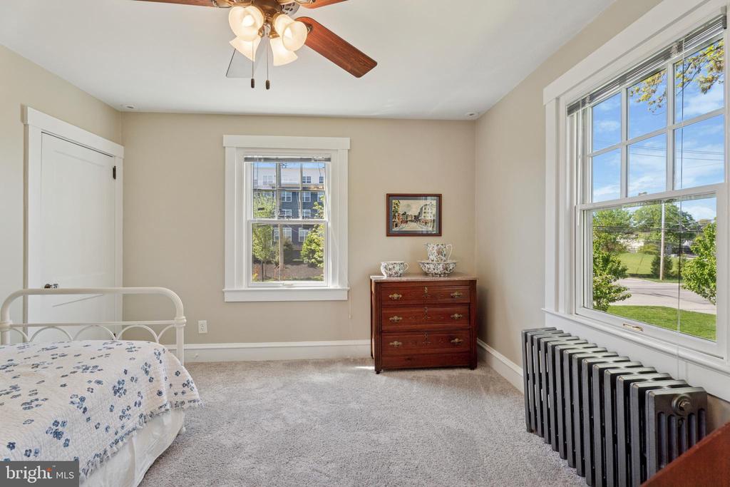 12 E CENTRAL AVENUE