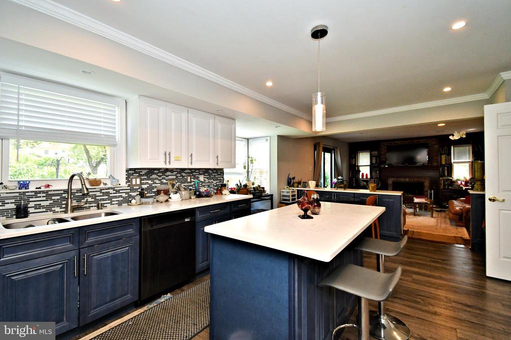 816 GLENN CIRCLE