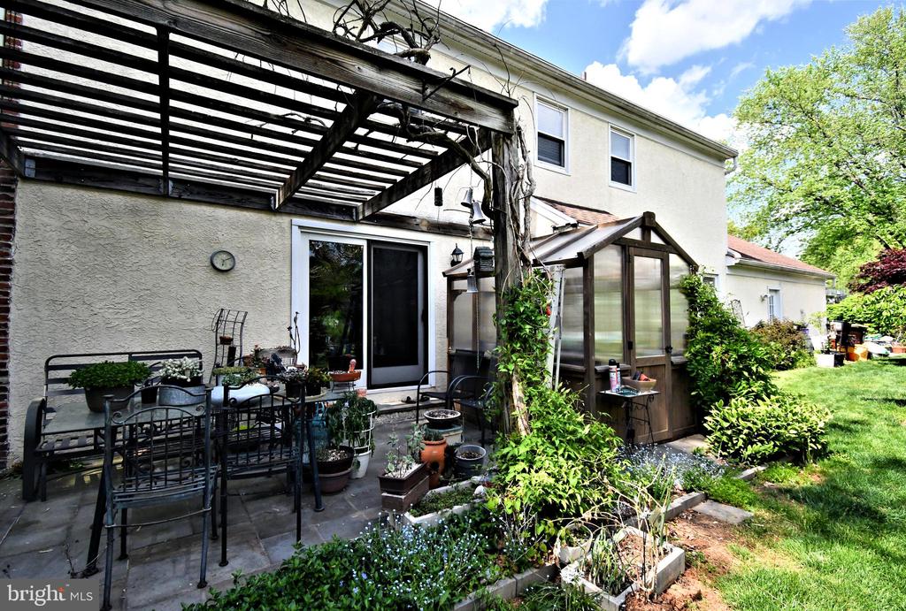 816 GLENN CIRCLE
