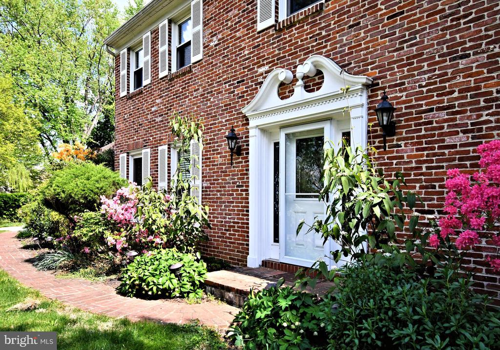 816 GLENN CIRCLE