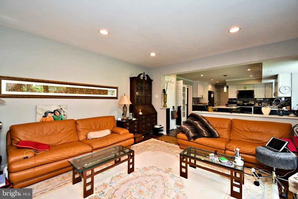 816 GLENN CIRCLE