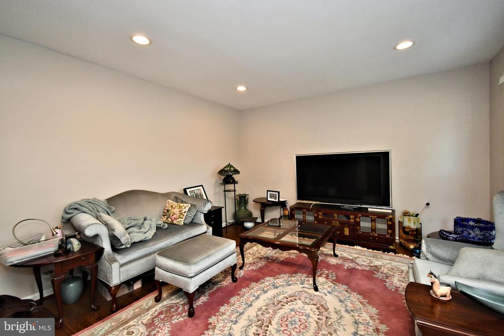 816 GLENN CIRCLE