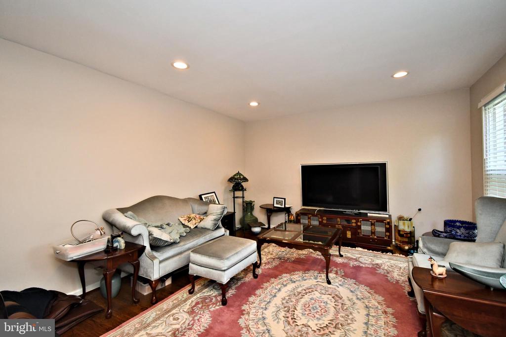 816 GLENN CIRCLE