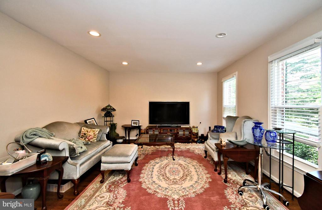 816 GLENN CIRCLE