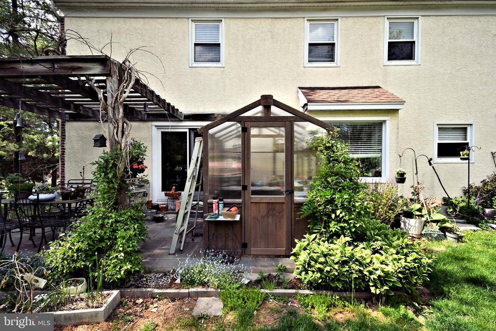 816 GLENN CIRCLE