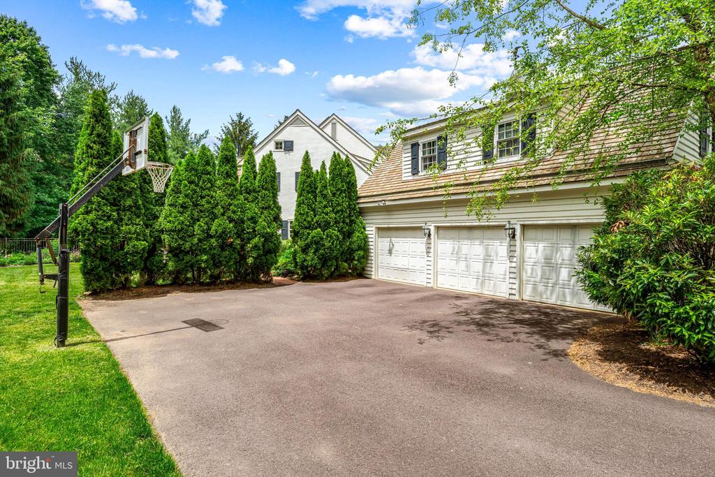 1298 FARM LANE
