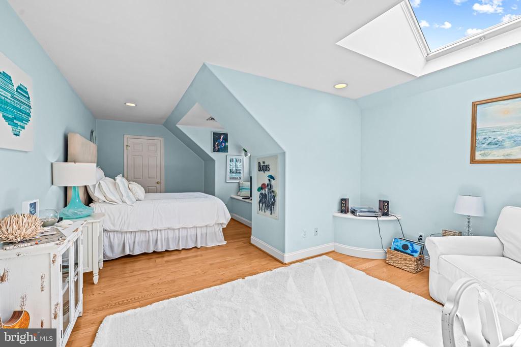 1298 FARM LANE