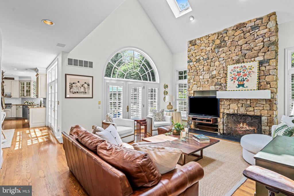 1298 FARM LANE