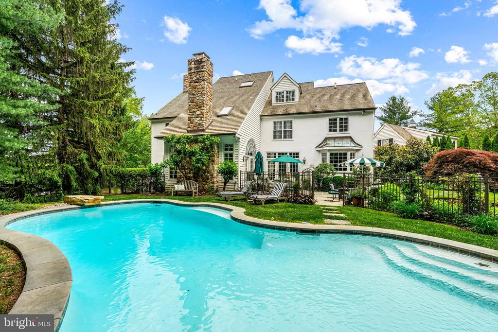 1298 FARM LANE