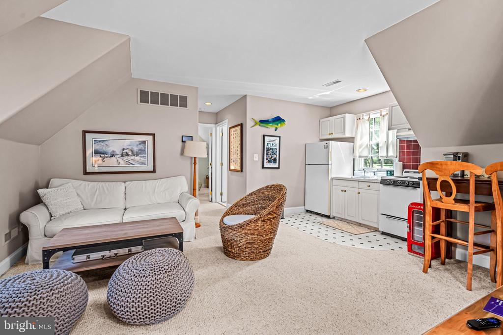 1298 FARM LANE