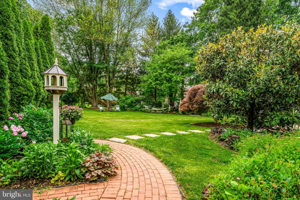 1298 FARM LANE