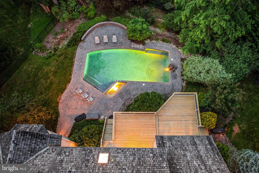1285 FARM ROAD