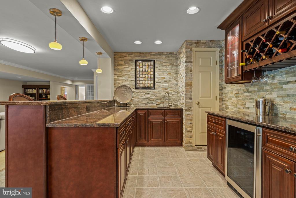 1285 FARM ROAD