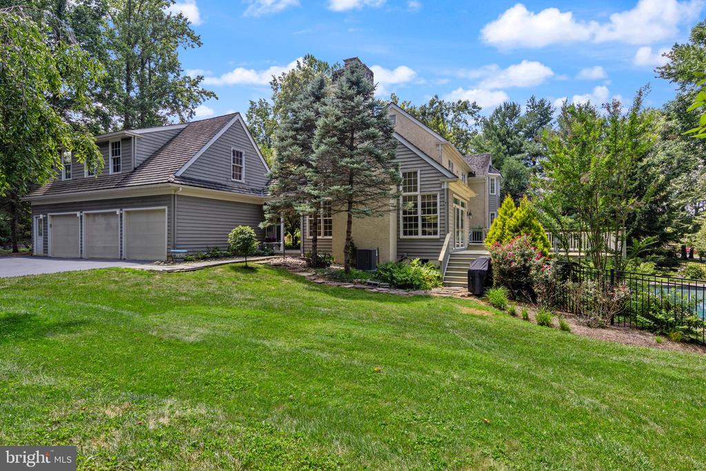 1285 FARM ROAD