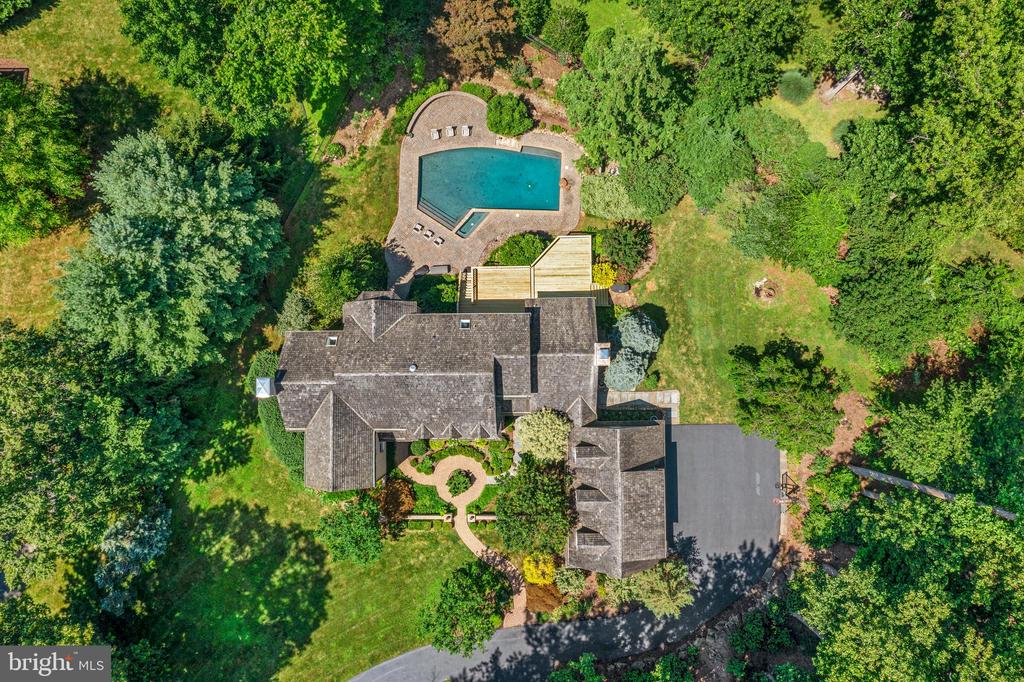 1285 FARM ROAD