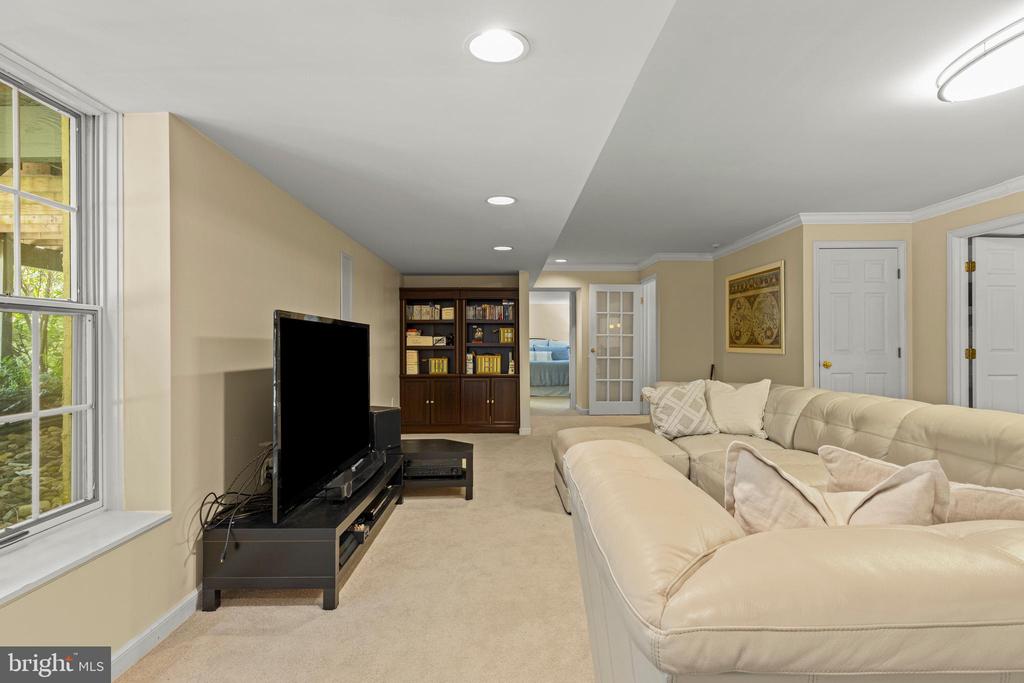 1285 FARM ROAD