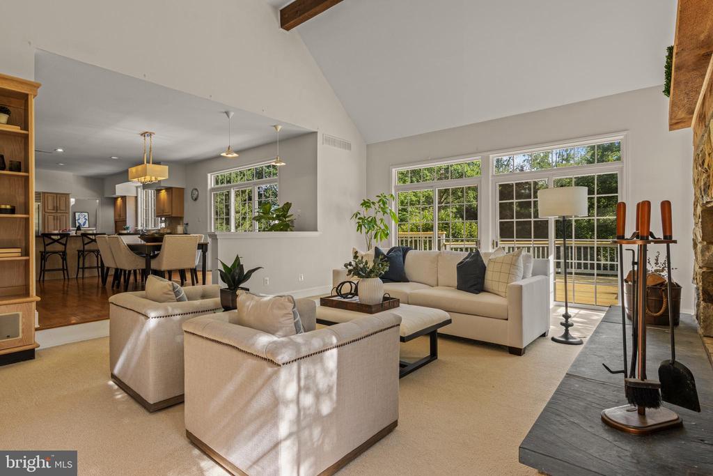 1285 FARM ROAD