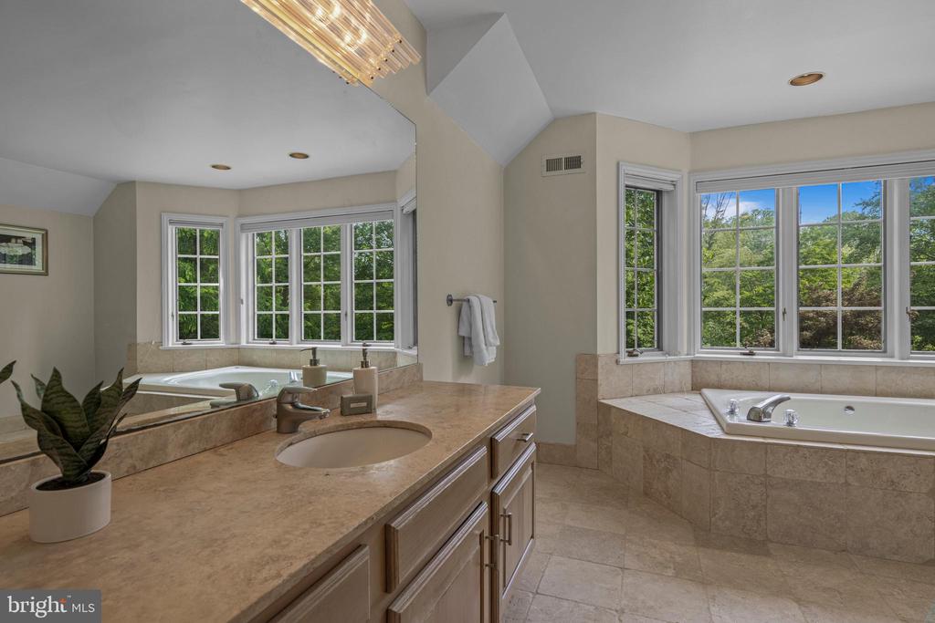 1285 FARM ROAD