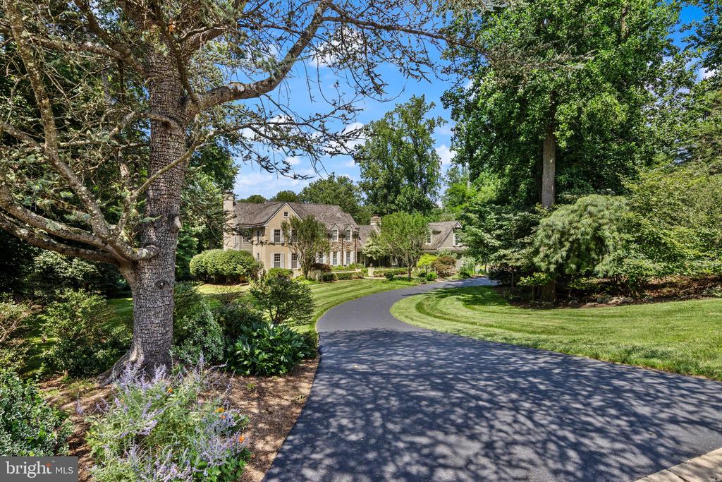 1285 FARM ROAD