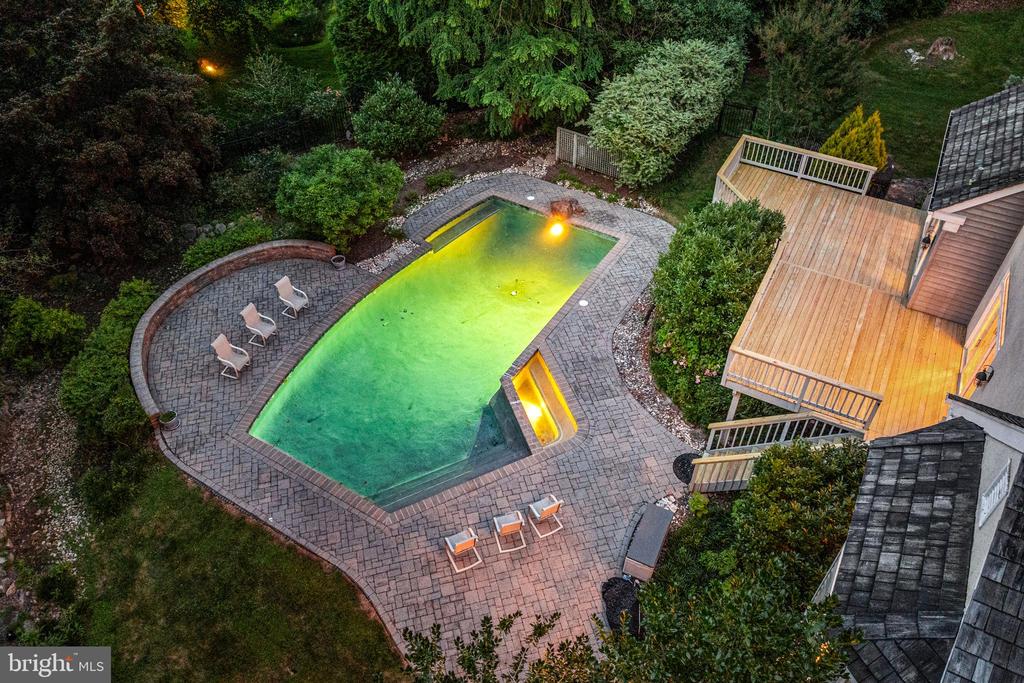 1285 FARM ROAD