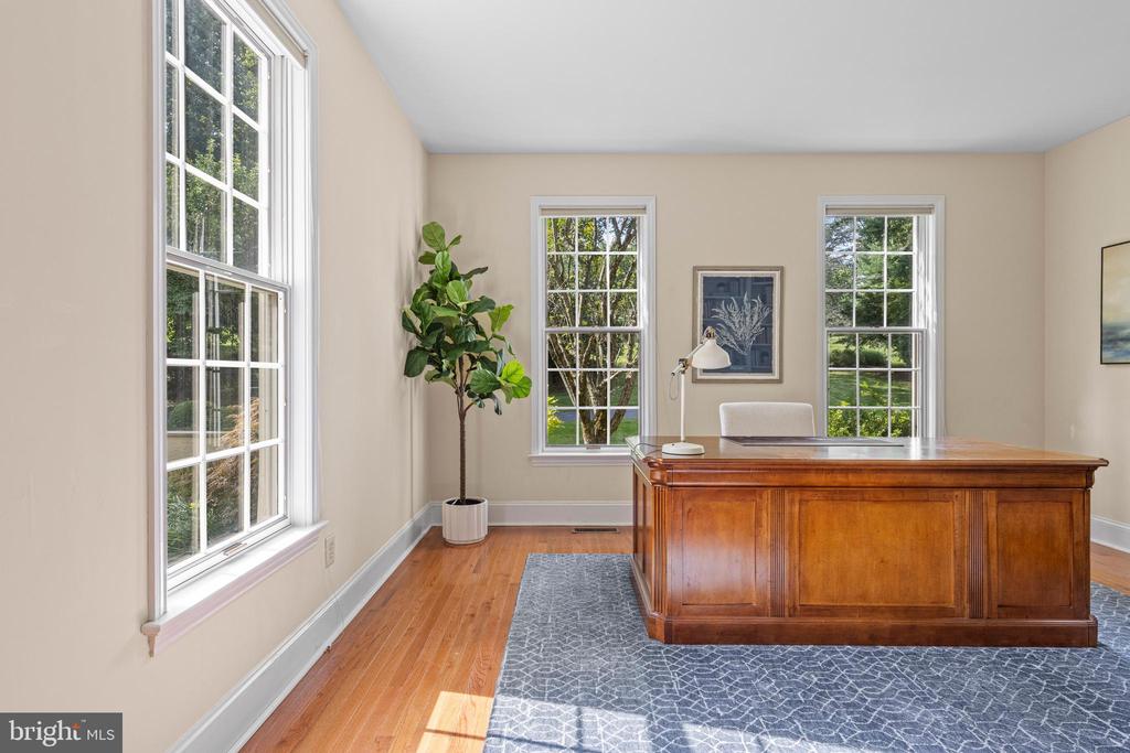 1285 FARM ROAD