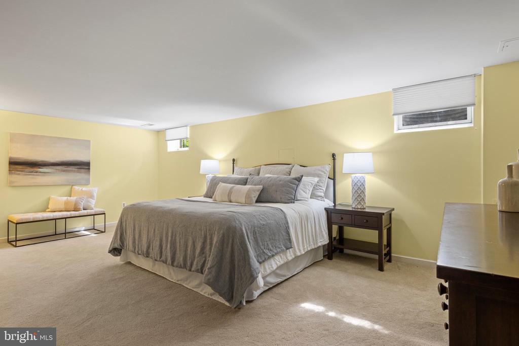 1285 FARM ROAD