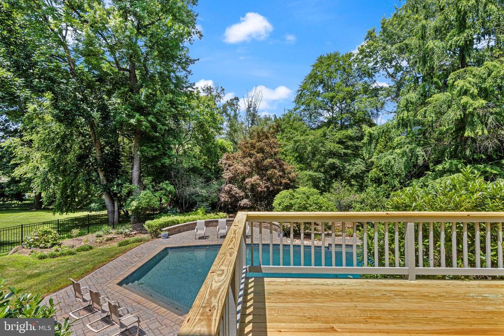 1285 FARM ROAD