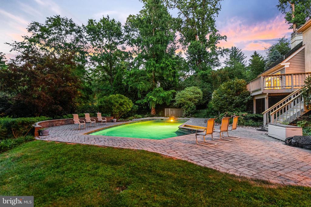 1285 FARM ROAD