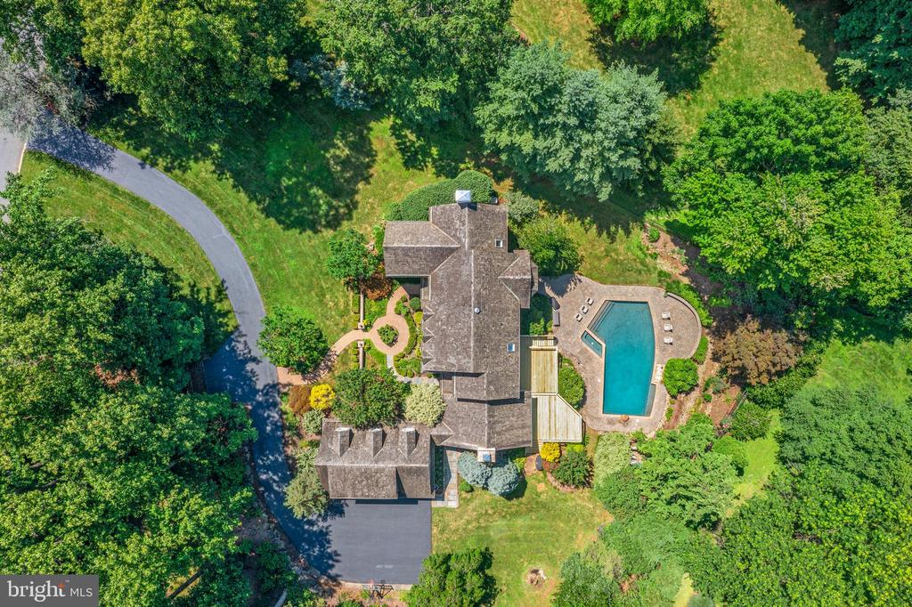 1285 FARM ROAD