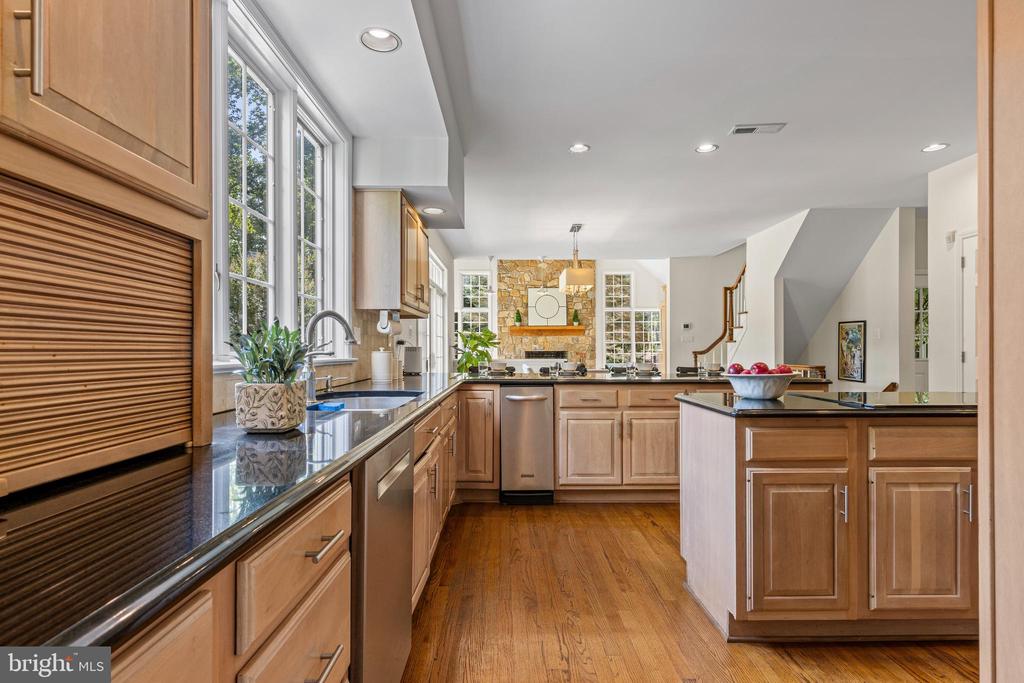 1285 FARM ROAD