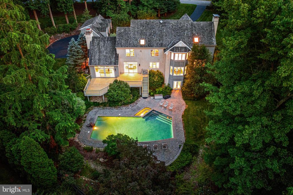1285 FARM ROAD