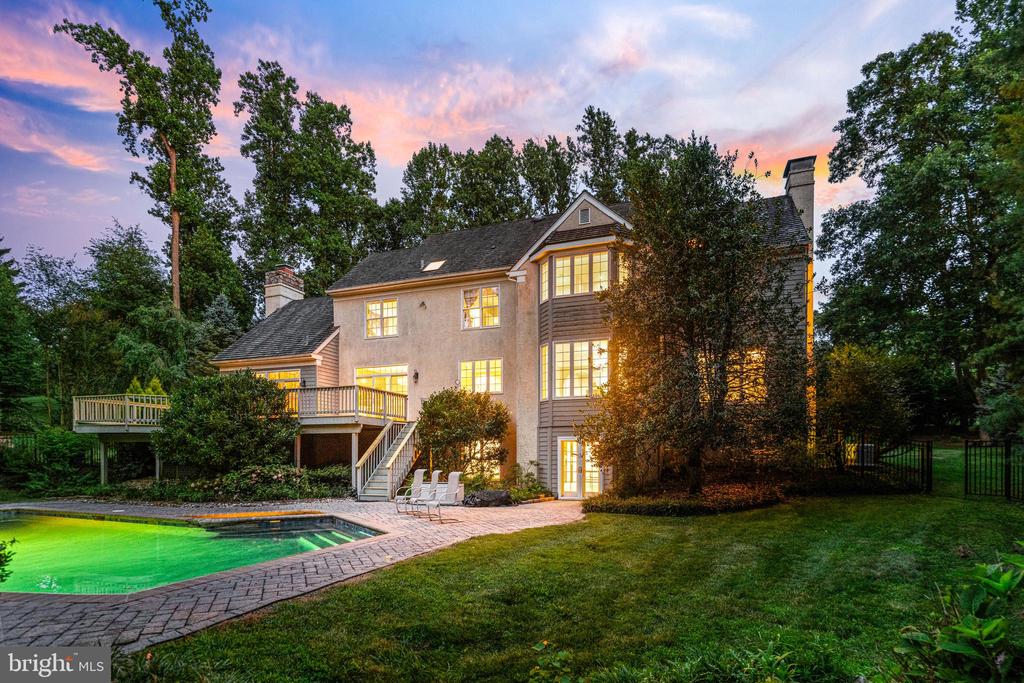 1285 FARM ROAD