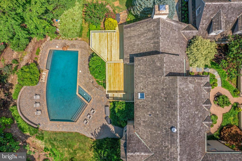 1285 FARM ROAD