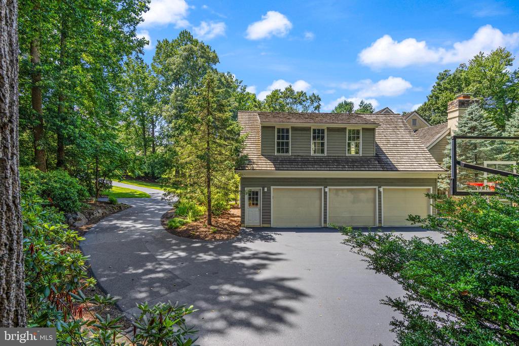 1285 FARM ROAD
